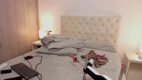 Snapshot of erotic_boobs chatting on December 28, 4:51 am Karen online show from December 28, 4:51 am