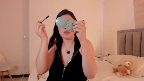 Snapshot of erotic_boobs chatting on May 26, 8:05 pm Karen online show from May 26, 8:05 pm