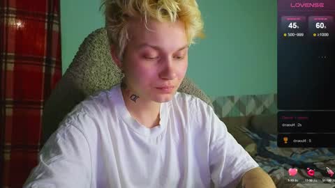 Snapshot of esajukyy chatting on December 15, 1:00 pm esajukyy online show from December 15, 1:00 pm