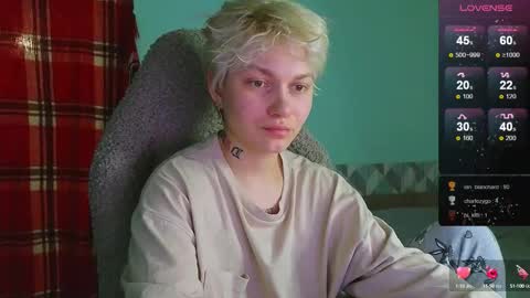 Snapshot of esajukyy chatting on January 11, 7:27 pm esajukyy online show from January 11, 7:27 pm