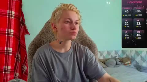 Snapshot of esajukyy chatting on February 20, 6:50 am esajukyy online show from February 20, 6:50 am