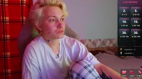 Snapshot of esajukyy chatting on March 1, 7:37 pm esajukyy online show from March 1, 7:37 pm