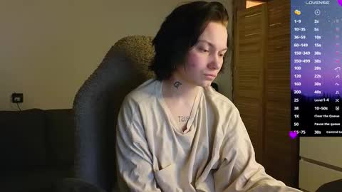 esajukyy online show from March 11, 2:56 pm