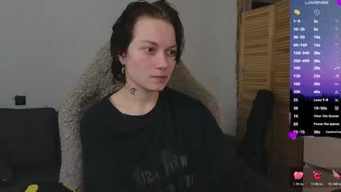 esajukyy online show from April 12, 1:27 pm