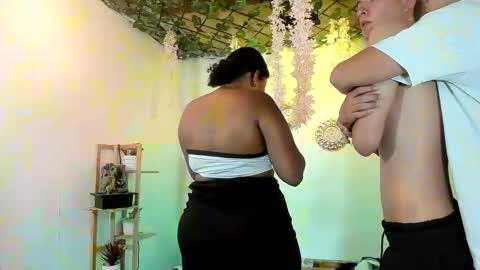 Snapshot of escarlet_hot06 chatting on February 25, 1:48 am escarlet_hot06 online show from February 25, 1:48 am