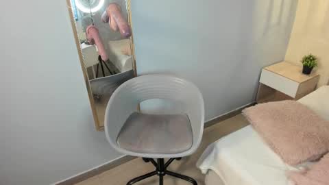 Snapshot of escarleth__ chatting on February 20, 3:30 pm Escarlet online show from February 20, 3:30 pm