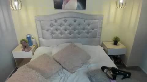 Snapshot of escarleth__ chatting on February 28, 12:52 pm Escarlet online show from February 28, 12:52 pm