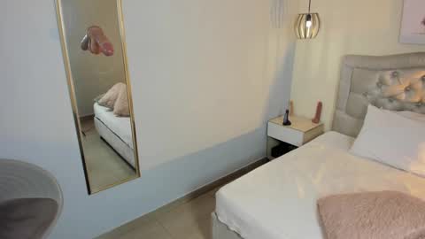 Snapshot of escarleth__ chatting on September 18, 3:36 pm Escarlet online show from September 18, 3:36 pm