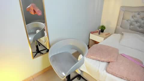 Snapshot of escarleth__ chatting on October 23, 2:05 pm Escarlet online show from October 23, 2:05 pm