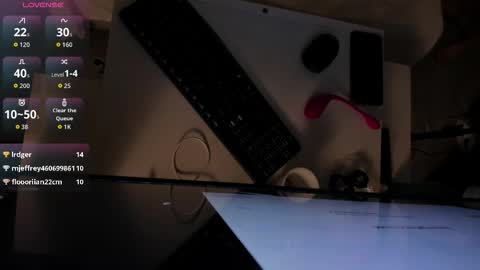 Snapshot of escarleth__ chatting on November 12, 1:50 am Escarlet online show from November 12, 1:50 am