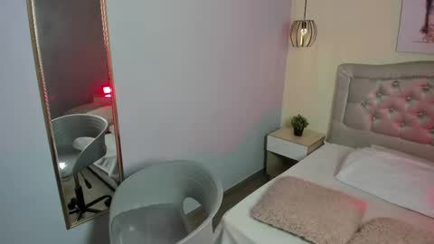 Snapshot of escarleth__ chatting on November 13, 12:59 pm Escarlet online show from November 13, 12:59 pm