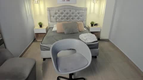 Snapshot of escarleth__ chatting on November 15, 12:45 pm Escarlet online show from November 15, 12:45 pm