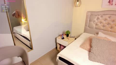 Snapshot of escarleth__ chatting on November 19, 12:38 pm Escarlet online show from November 19, 12:38 pm