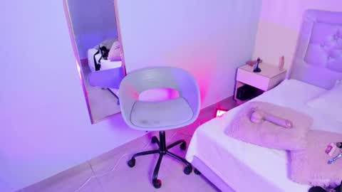 Snapshot of escarleth__ chatting on November 21, 1:10 pm Escarlet online show from November 21, 1:10 pm