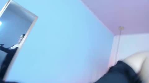 Snapshot of escarleth__ chatting on December 1, 2:11 pm Escarlet online show from December 1, 2:11 pm