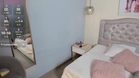 Snapshot of escarleth__ chatting on December 19, 1:18 pm Escarlet online show from December 19, 1:18 pm