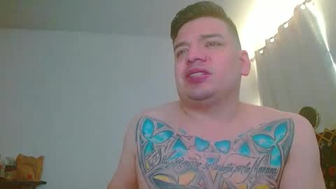 Snapshot of escodamus12 chatting on January 6, 10:47 pm escodamus12 online show from January 6, 10:47 pm