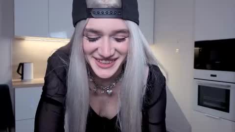 EshleGreen online show from December 4, 3:54 pm