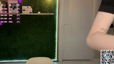 EshleGreen online show from April 14, 6:58 pm