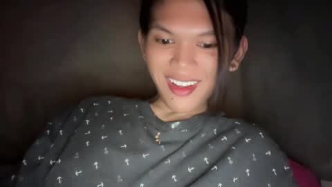 Snapshot of esilchan chatting on May 19, 6:31 am Chelliane online show from May 19, 6:31 am
