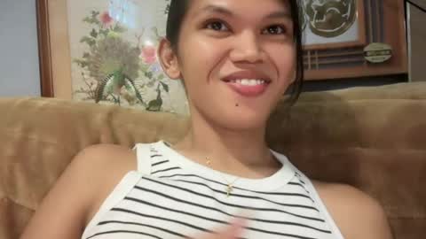 Snapshot of esilchan chatting on May 21, 7:26 am Chelliane online show from May 21, 7:26 am
