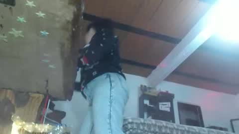 Snapshot of eskelaswd chatting on December 9, 1:07 am Eskela911 online show from December 9, 1:07 am