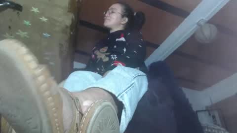 Snapshot of eskelaswd chatting on December 9, 4:12 am Eskela911 online show from December 9, 4:12 am