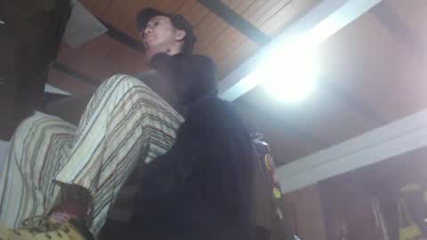 Snapshot of eskelaswd chatting on December 15, 1:35 am Eskela911 online show from December 15, 1:35 am