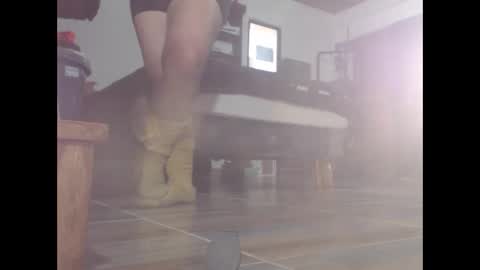 Snapshot of eskelaswd chatting on February 9, 10:43 pm Eskela911 online show from February 9, 10:43 pm