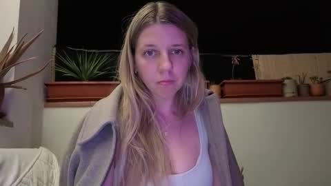 esma347866 online show from April 10, 8:57 pm