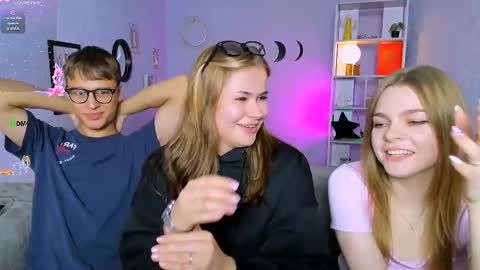 Snapshot of esma_shine chatting on September 19, 7:58 pm esma_shine online show from September 19, 7:58 pm