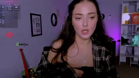 Snapshot of esma_shine chatting on October 7, 1:52 pm esma_shine online show from October 7, 1:52 pm