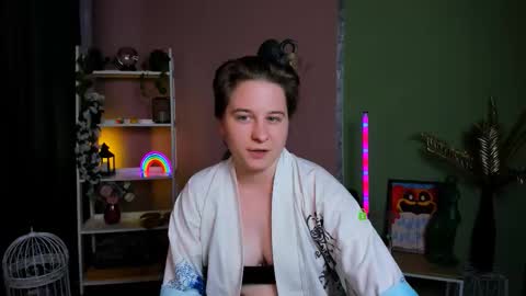 Snapshot of esma_shine chatting on October 19, 7:42 am esma_shine online show from October 19, 7:42 am