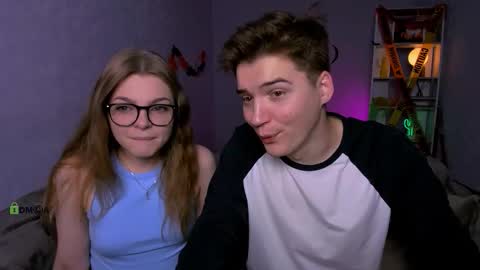 Snapshot of esma_shine chatting on October 24, 7:10 pm esma_shine online show from October 24, 7:10 pm