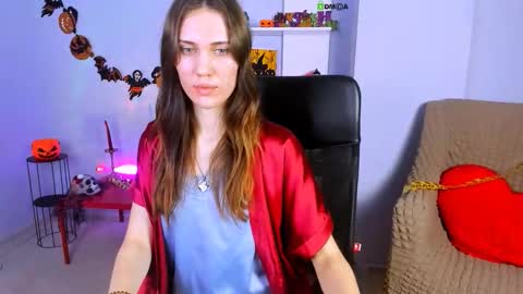 Snapshot of esma_shine chatting on October 27, 8:18 am esma_shine online show from October 27, 8:18 am