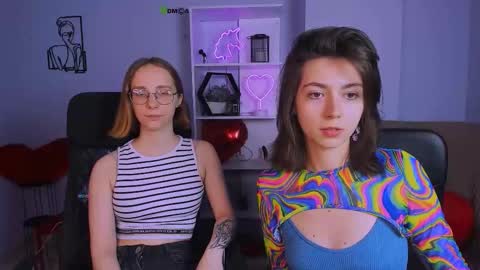 Snapshot of esma_shine chatting on November 12, 1:11 pm esma_shine online show from November 12, 1:11 pm