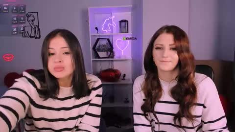 Snapshot of esma_shine chatting on November 22, 8:19 pm esma_shine online show from November 22, 8:19 pm