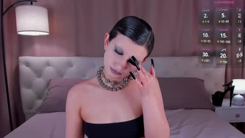 esme_fox online show from May 27, 6:27 pm