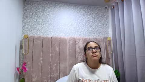 Esme online show from October 13, 1:33 pm