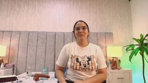 Esme online show from April 18, 1:20 am