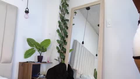 esmeralda_as online show from June 19, 1:59 pm