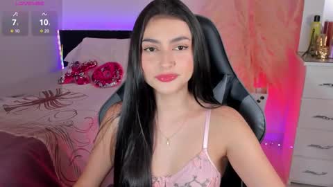 Snapshot of esmeralda_colllins chatting on November 13, 8:19 pm Esmeralda online show from November 13, 8:19 pm
