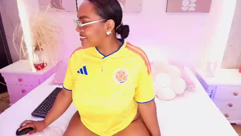 Snapshot of esmeralda_duarte chatting on June 14, 3:30 am esmeralda online show from June 14, 3:30 am