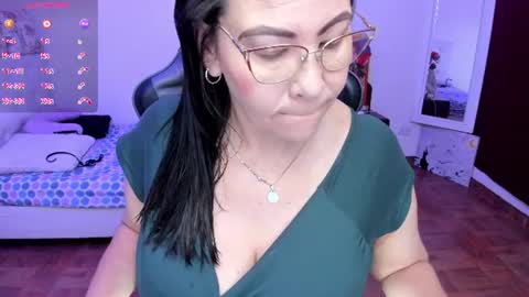 esme online show from July 25, 8:50 pm