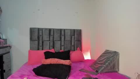 Perla online show from April 15, 4:30 am