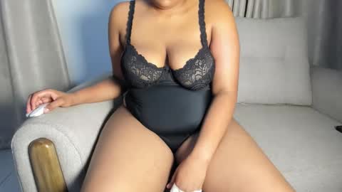 Esme online show from October 6, 10:29 pm