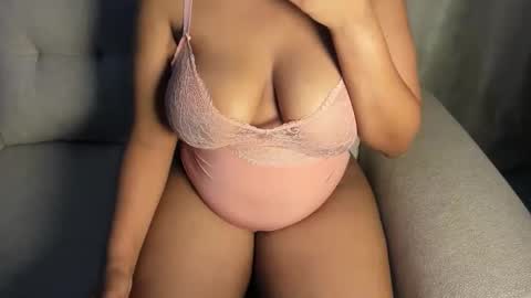 Esme online show from November 8, 10:19 pm