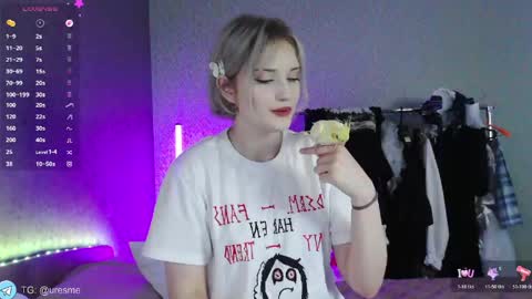 Esme online show from May 18, 12:00 pm