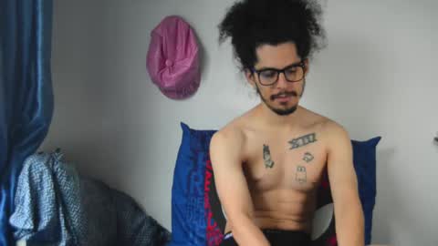 Snapshot of esnaider_man chatting on February 22, 5:13 pm Esnider online show from February 22, 5:13 pm