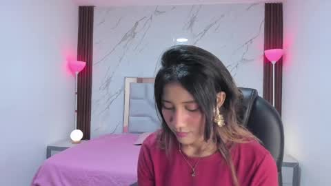 esperanzamora online show from April 17, 11:46 am